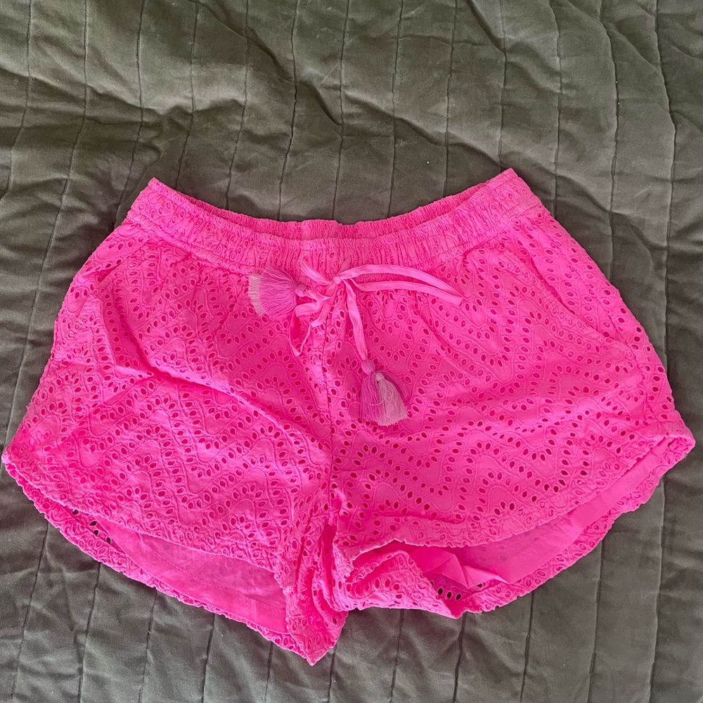 Pink eyelet Vineyard Vines shorts - size S!